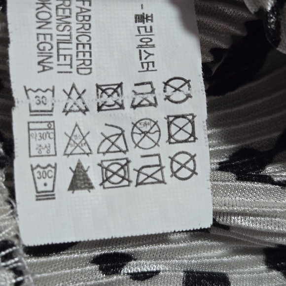 ZARA Wrap Pleated Crinkle Leopard Print V Neck Blouse Black White Size Medium - Picture 7 of 8